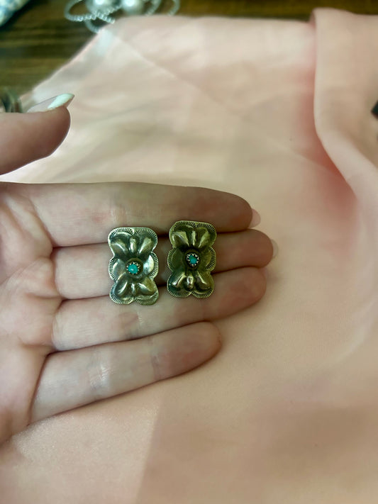 Bow tie Concho Studs